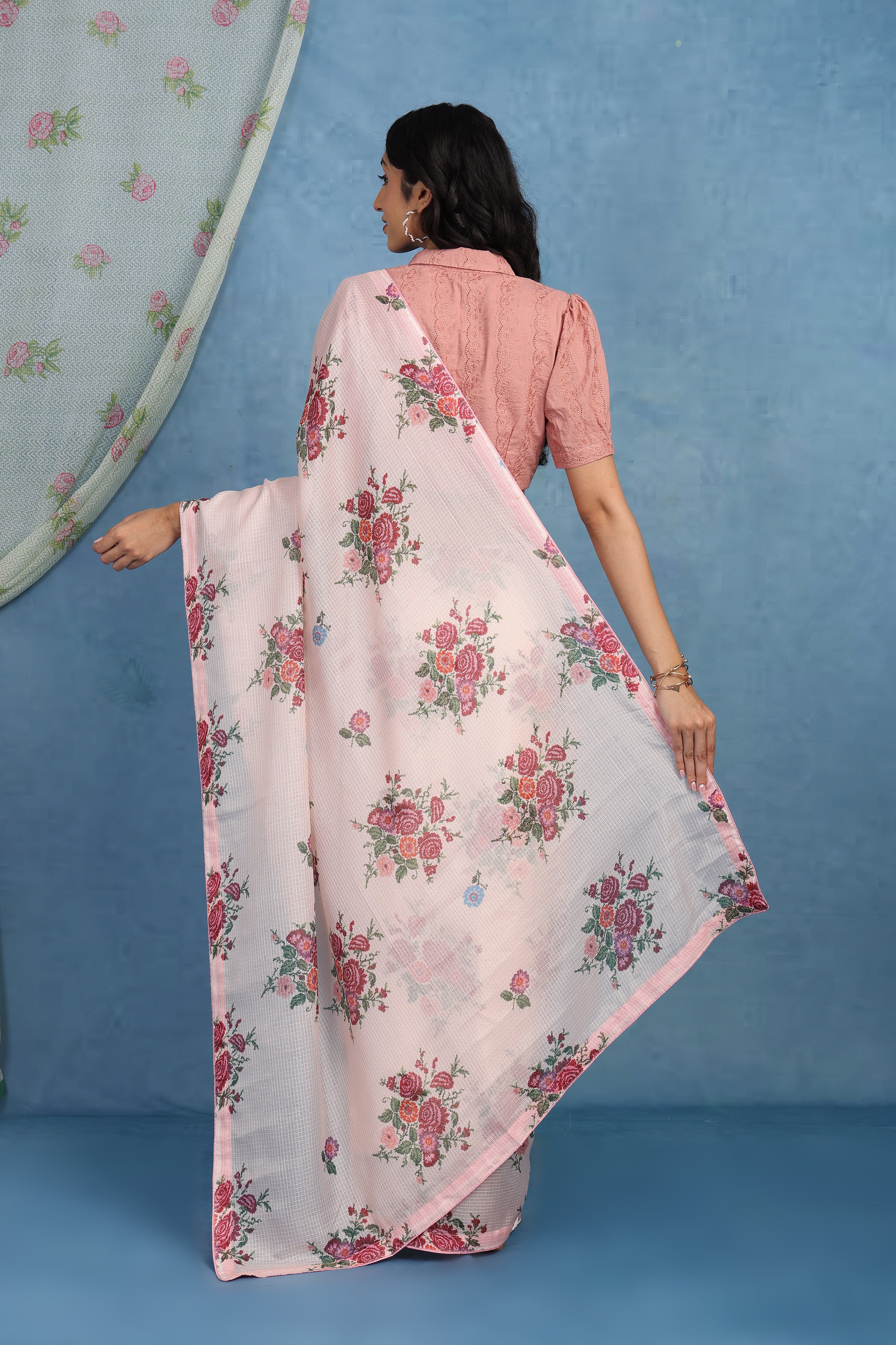 English Rose In Rainwashed Garden - Kota Saree