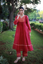 Burnt Saffron Handwoven Chanderi And Antique Brocade - Kurta & Pant with Dupatta