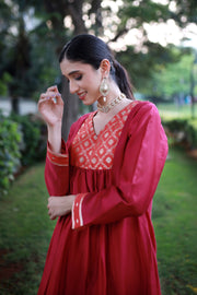 Burnt Saffron Handwoven Chanderi And Antique Brocade - Kurta & Pant with Dupatta