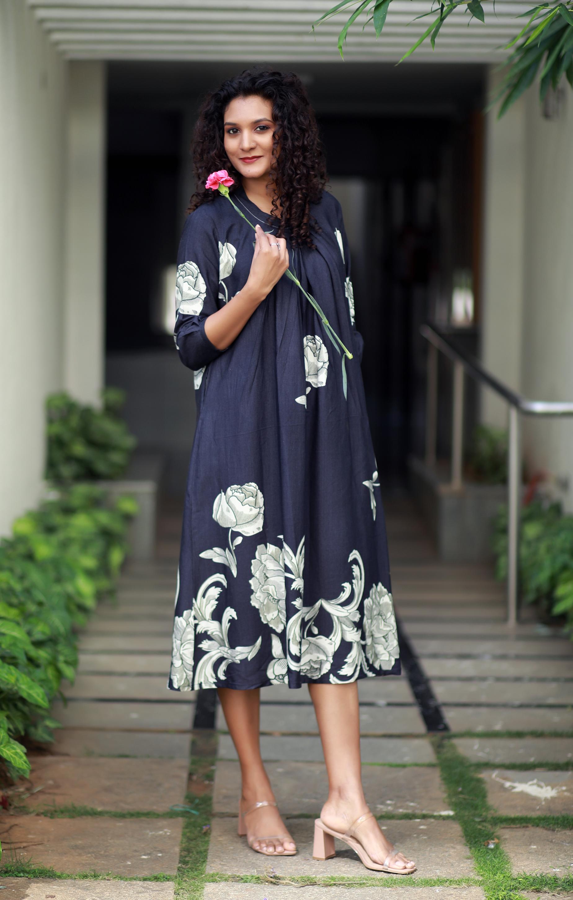 Elegant one-piece long dress in peach cotton silk. – samantchauhan