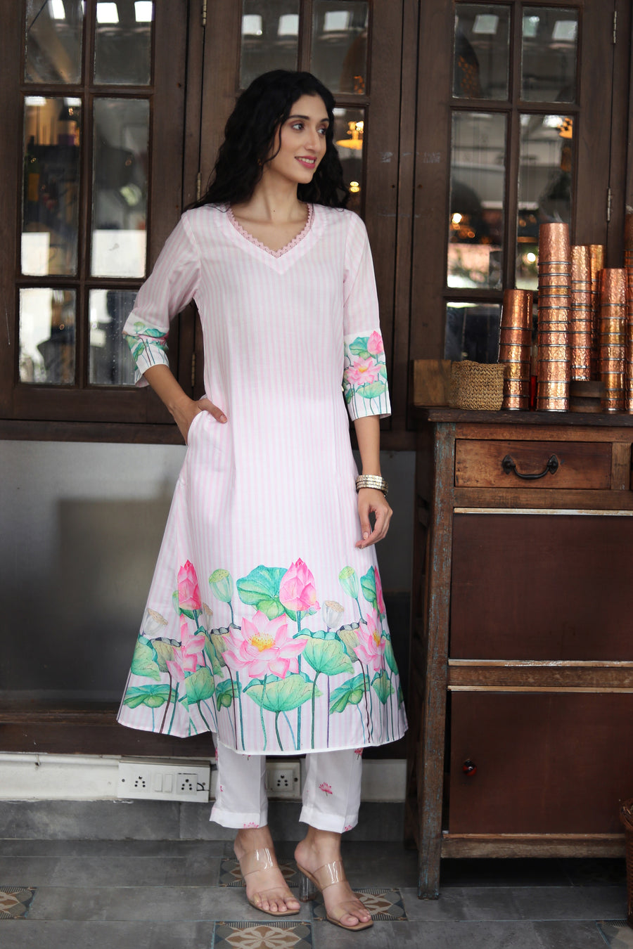 Pale Pink Pure Cotton Kurta With Vintage Lotus Design Muslin Pants With Modal-kota Dupatta - Kurta & Pant & Duppata