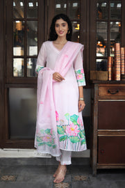 Pale Pink Pure Cotton Kurta With Vintage Lotus Design Muslin Pants With Modal-kota Dupatta - Kurta & Pant & Duppata