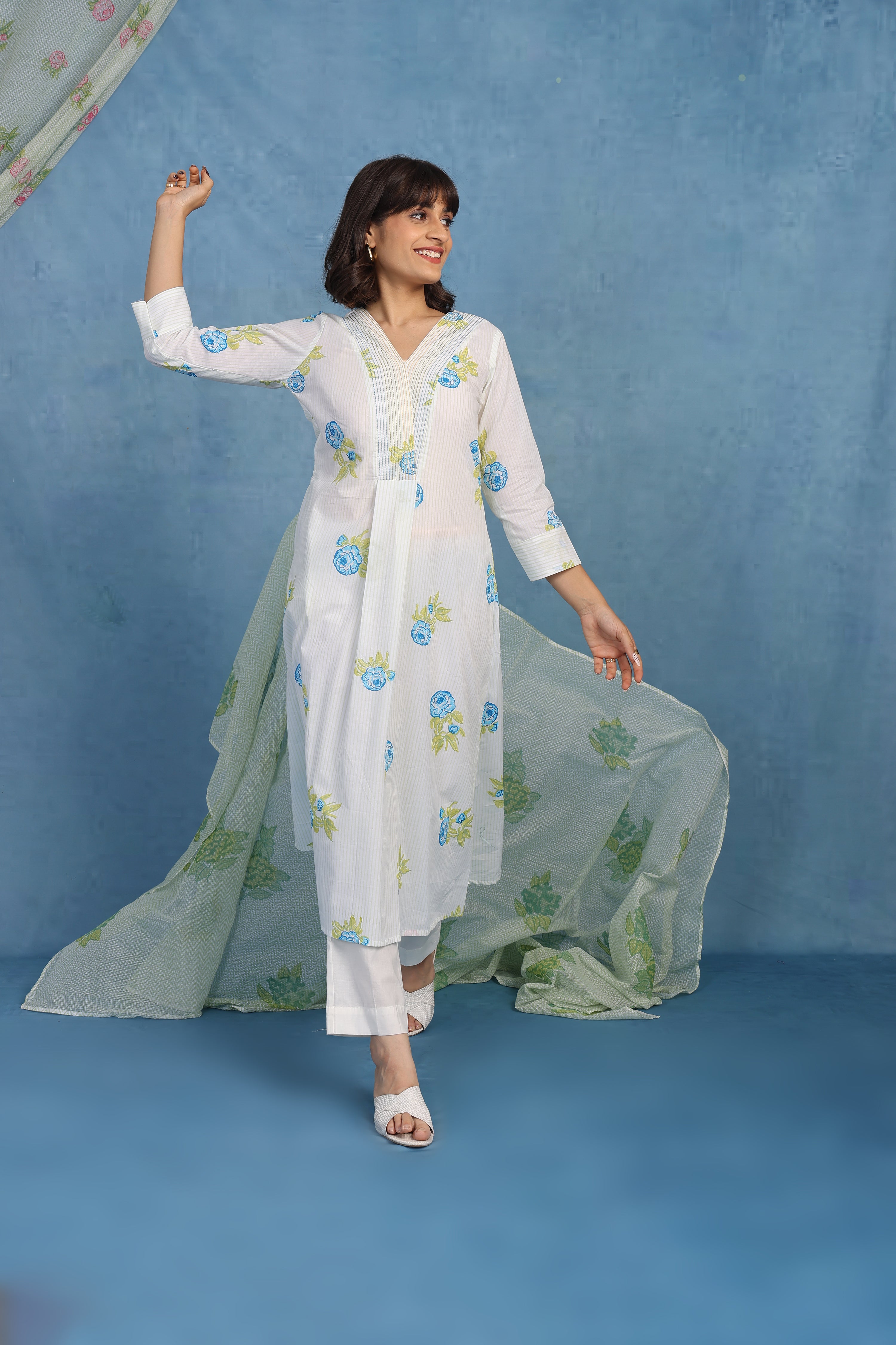 English Garden – Blue Bloom  - Top And Bottom