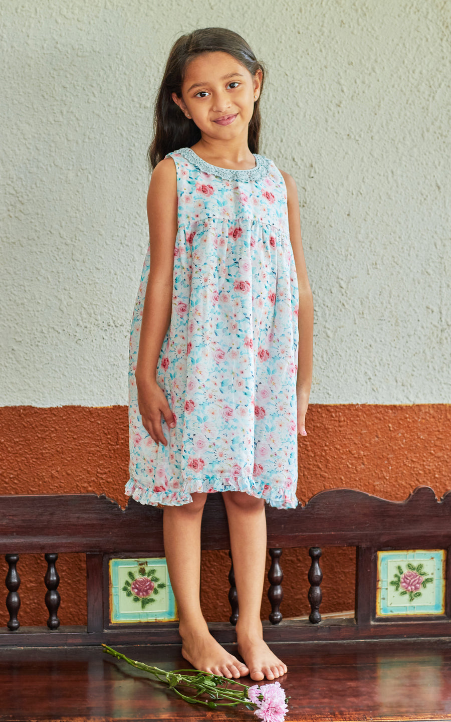 COMFORTABLE  CROCHET COLLAR DRESS WITH A GATHERED SKIRT WITH FRILLS FOR LITTLE GIRLS