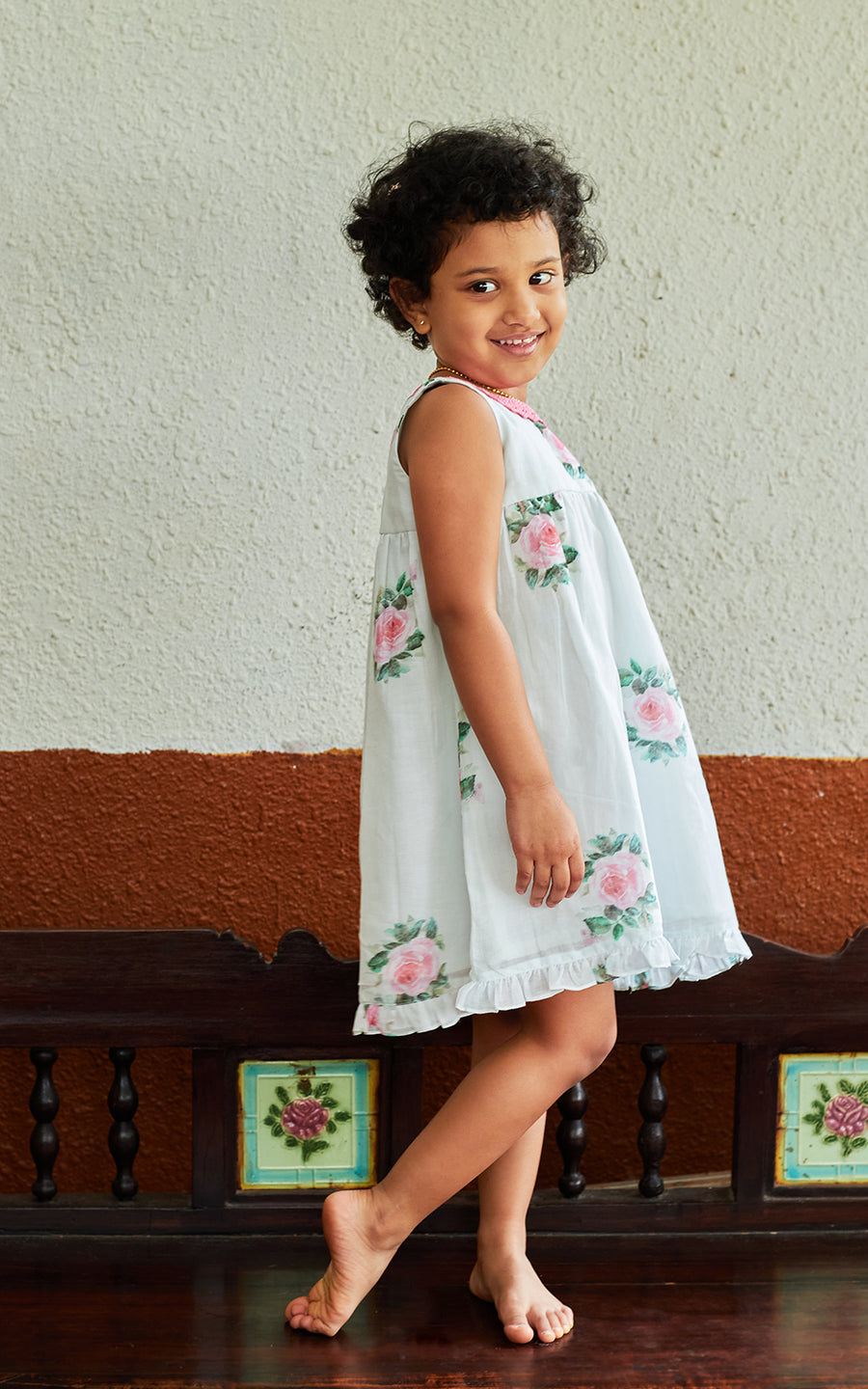 COMFORTABLE CROCHET COLLAR DRESS WITH A GATHERED SKIRT WITH FRILLS FOR LITTLE GIRLS